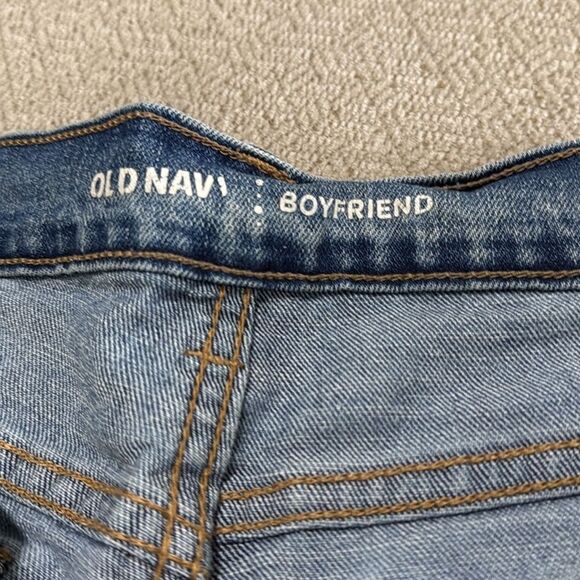 Old Navy Boyfriend Distressed Comfort Jean Shorts size 4 - Picture 7 of 12